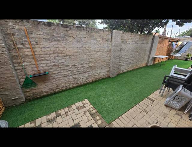 3 BEDROOM TOWNHOUSE FOR SALE IN RAVENSWOOD